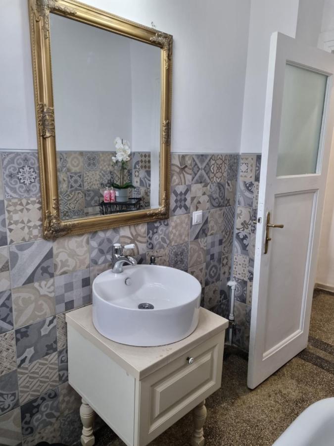 Cozy Apartment Near City Center 布加勒斯特 外观 照片